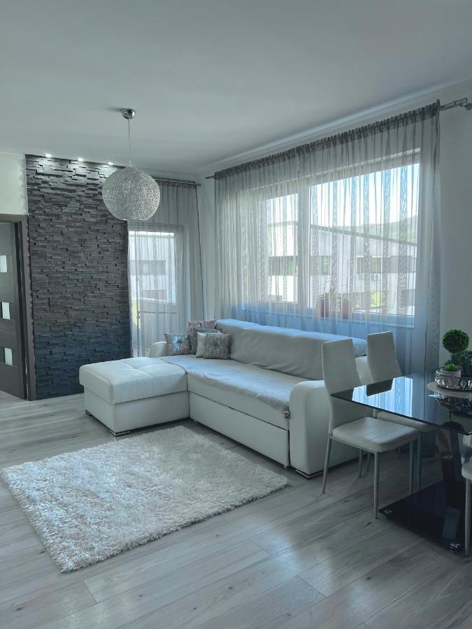 Luxurious Accommodation Floreşti Екстериор снимка