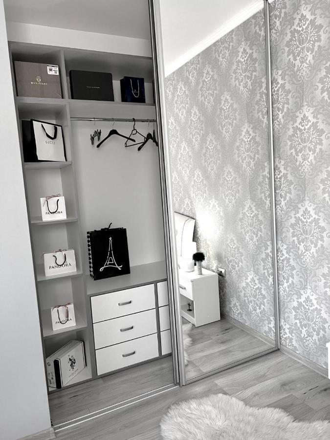 Luxurious Accommodation Floreşti Екстериор снимка